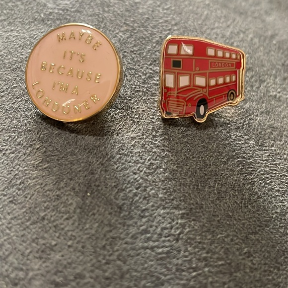 Burberry pins. Excellent condition - Picture 2 of 7